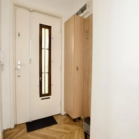 Standard By Hi5 - Petofi 12 * بودابست