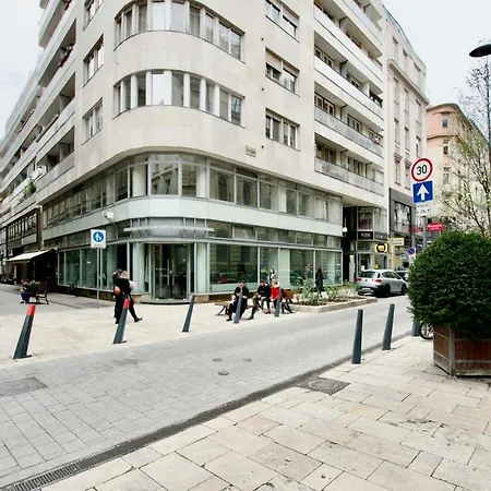 Standard By Hi5 - Petőfi 12 * Budapest