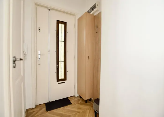 Standard By Hi5 - Petőfi 12 * Budapest
